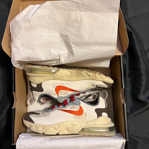 Nike Air Max 270 - Picture 6 of 7